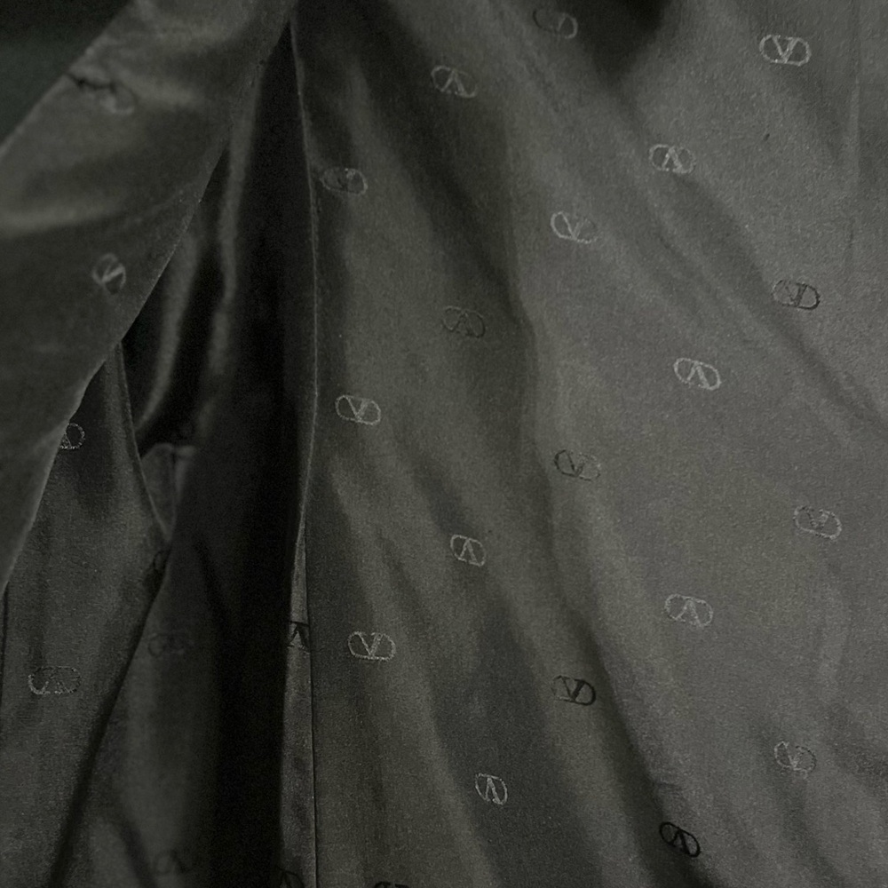Valentino Boutique Black Jacket Elegant Structured Design - Picture 2 of 7